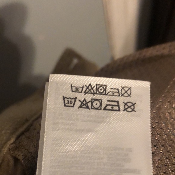 Like New Women’s Marmot Shorts 10 - Picture 12 of 12